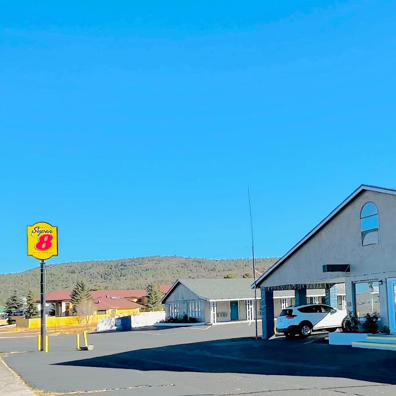 Super 8 By Wyndham Williams West Route 66 - Grand Canyon Area Dış mekan fotoğraf
