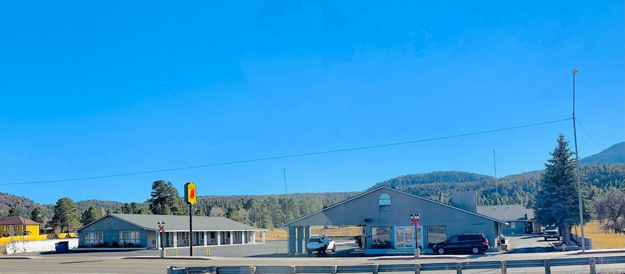 Super 8 By Wyndham Williams West Route 66 - Grand Canyon Area Dış mekan fotoğraf